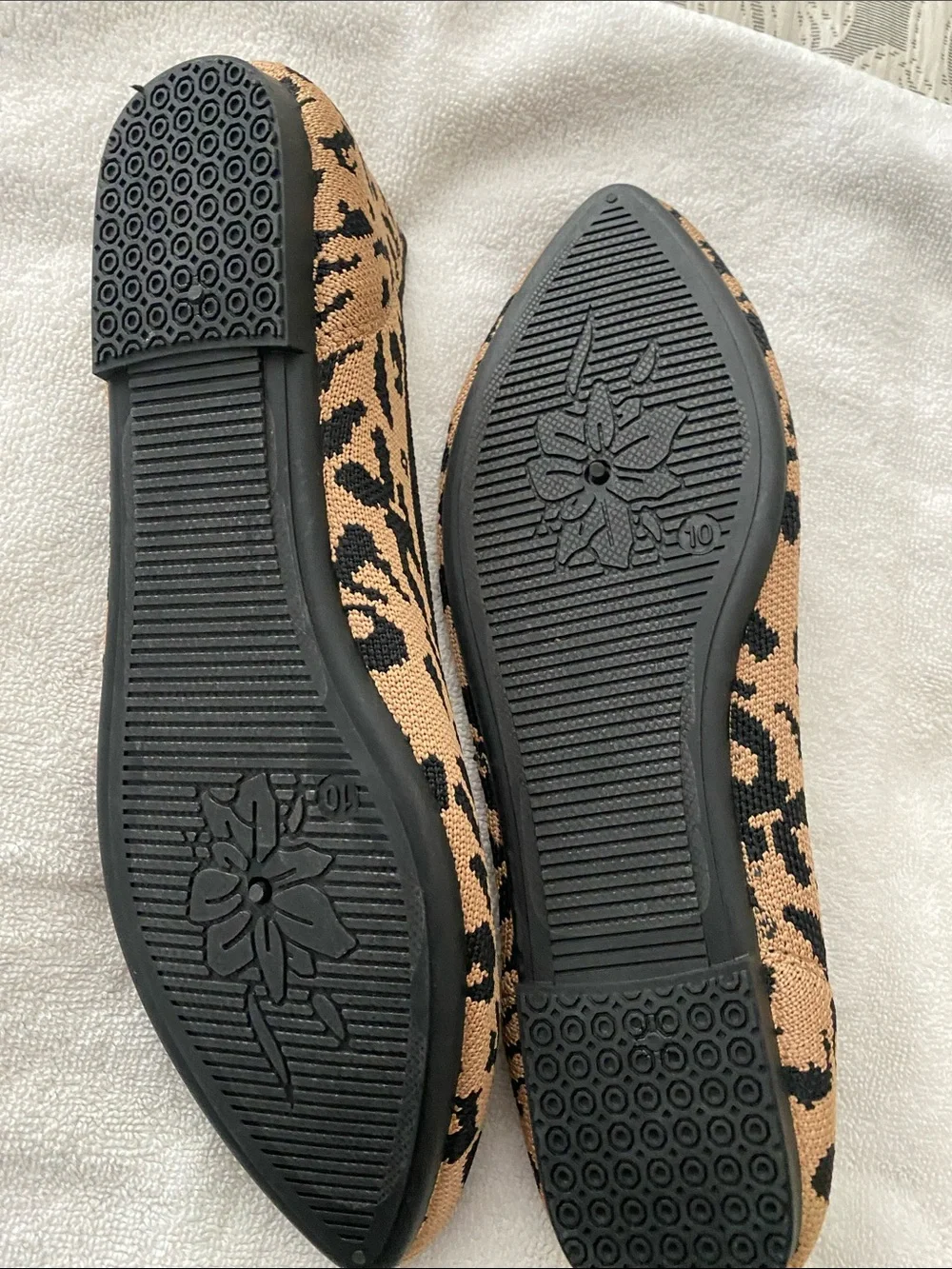 Women's Tahari flats